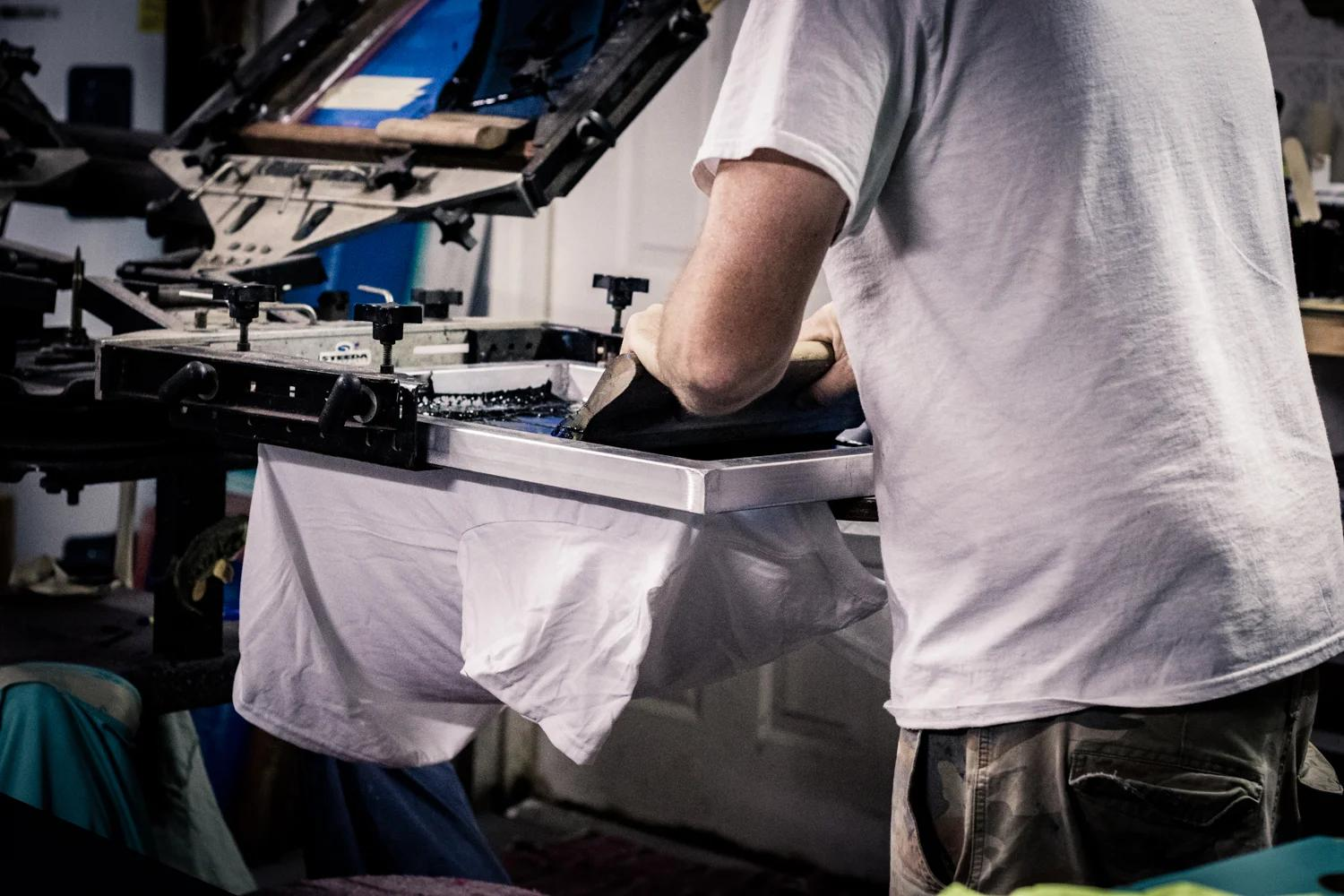 Proceso de serigrafía textil